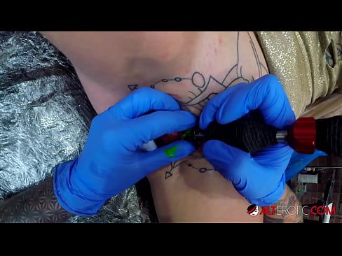 ❤️ Extreem getatoeëerde hottie Sully Savage kreeg een tatoeage op haar clitoris ❤️❌ Anal porno at us nl.pornofilmtv.ru ☑